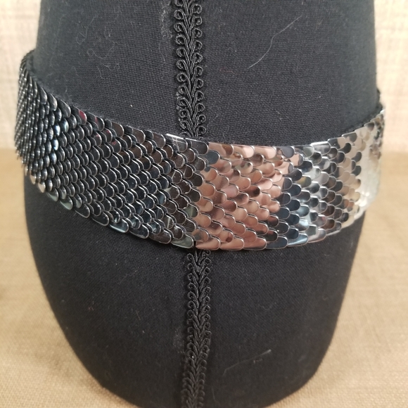Vintage Metal Fish Scale Stretch Silver Belt - Picture 3 of 9